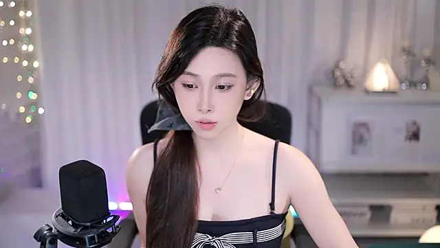 Snapshot of SleepArtist chatting on 06-15-26, 03:12 SleepArtist online show from 06-15-26, 03:12