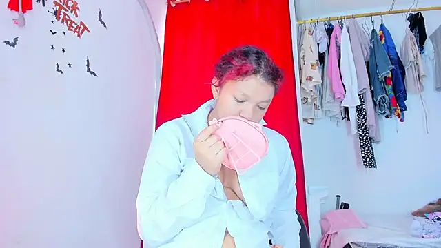 Emily Coper18 online show from 11-01-25, 01:27