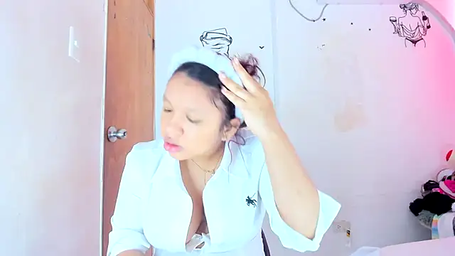 Emily Coper18 online show from 03-12-26, 01:48