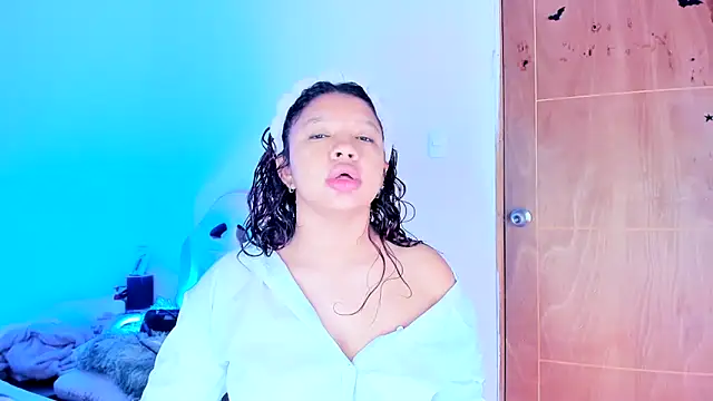 Emily Coper18 online show from 05-17-26, 02:17