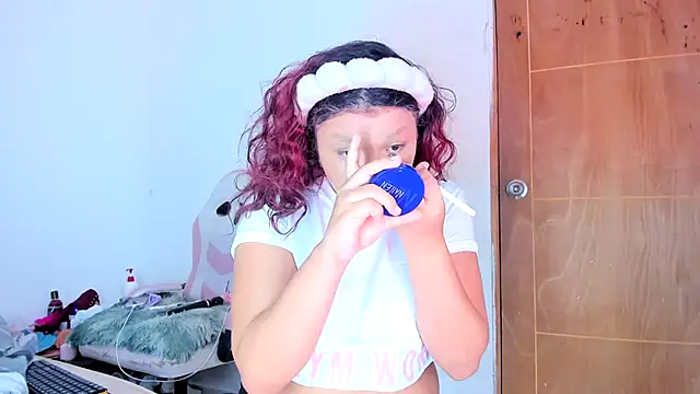Emily Coper18 online show from 05-01-26, 02:33