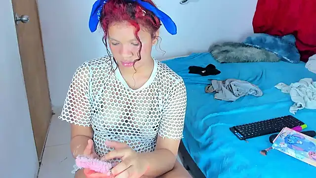 Emily Coper18 online show from 10-04-25, 01:18