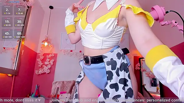 Snapshot of Tiny__Emmy chatting on 10-19-25, 09:28 Tiny Emmy online show from 10-19-25, 09:28