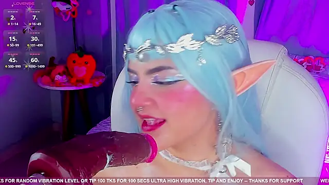 Snapshot of Tiny__Emmy chatting on 02-17-25, 01:47 Tiny Emmy online show from 02-17-25, 01:47