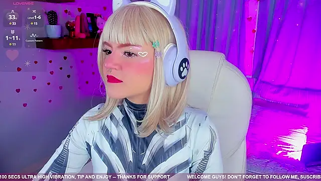 Snapshot of Tiny__Emmy chatting on 02-17-25, 03:33 Tiny Emmy online show from 02-17-25, 03:33