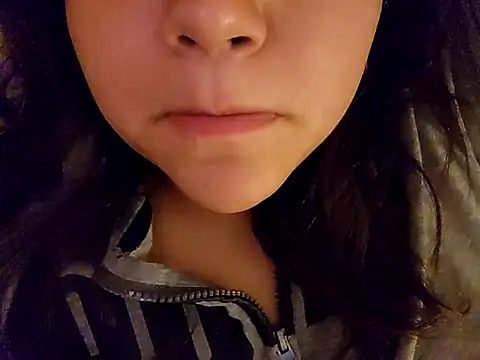 Snapshot of Blanquitaaa chatting on 03-18-25, 02:51 Blanquitaaa online show from 03-18-25, 02:51