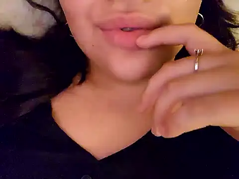 Snapshot of Blanquitaaa chatting on 03-15-25, 07:27 Blanquitaaa online show from 03-15-25, 07:27