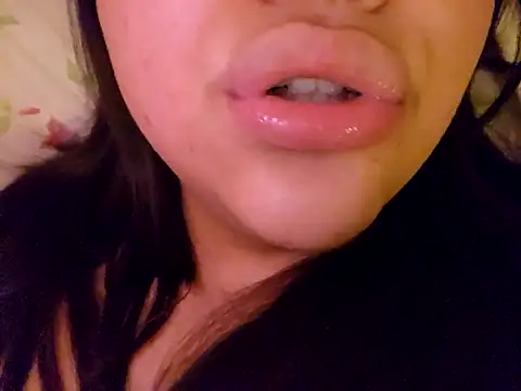 Snapshot of Blanquitaaa chatting on 03-22-25, 08:40 Blanquitaaa online show from 03-22-25, 08:40