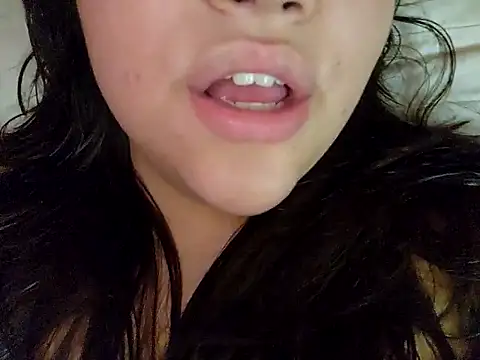 Snapshot of Blanquitaaa chatting on 02-19-25, 06:32 Blanquitaaa online show from 02-19-25, 06:32