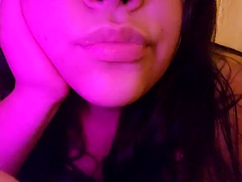 Snapshot of Blanquitaaa chatting on 02-19-25, 04:44 Blanquitaaa online show from 02-19-25, 04:44