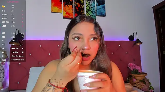 Snapshot of Abril_Gomez06 chatting on 10-11-25, 03:51 Abril Gomez06 online show from 10-11-25, 03:51