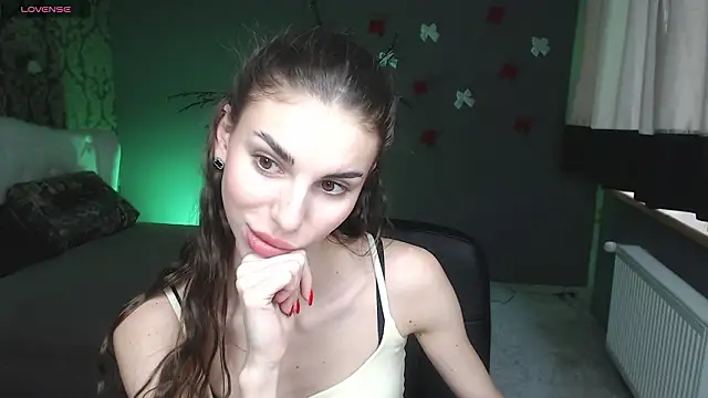 EmmyGreans online show from 03-25-26, 12:48