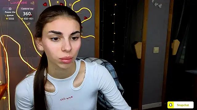 Snapshot of EmmyGreans chatting on 10-07-25, 05:41 EmmyGreans online show from 10-07-25, 05:41