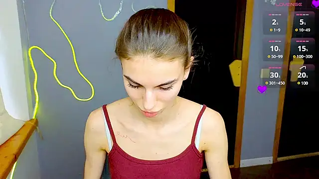 Snapshot of EmmyGreans chatting on 02-05-25, 12:27 EmmyGreans online show from 02-05-25, 12:27