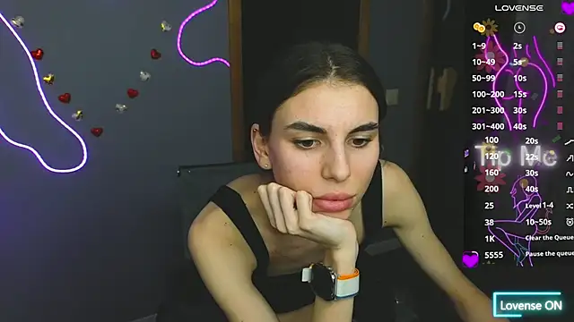 Snapshot of EmmyGreans chatting on 03-06-25, 03:45 EmmyGreans online show from 03-06-25, 03:45