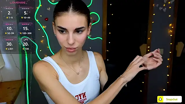 Snapshot of EmmyGreans chatting on 09-19-25, 05:44 EmmyGreans online show from 09-19-25, 05:44