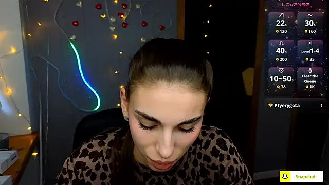 Snapshot of EmmyGreans chatting on 09-29-25, 11:38 EmmyGreans online show from 09-29-25, 11:38