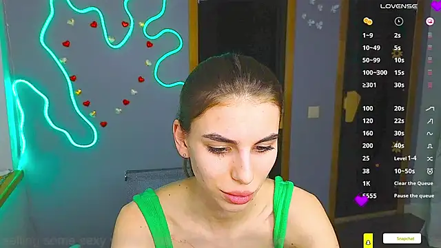 Snapshot of EmmyGreans chatting on 02-28-25, 04:20 EmmyGreans online show from 02-28-25, 04:20