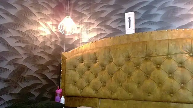 CrystalBrooke3x online show from 10-29-25, 07:24