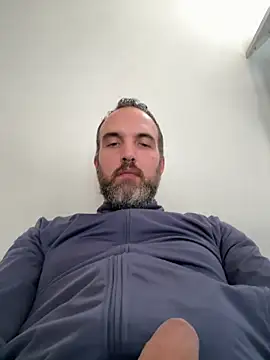 Snapshot of leon3875 chatting on 05-15-26, 03:32 leon3875 online show from 05-15-26, 03:32
