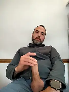 Snapshot of leon3875 chatting on 12-22-25, 03:23 leon3875 online show from 12-22-25, 03:23