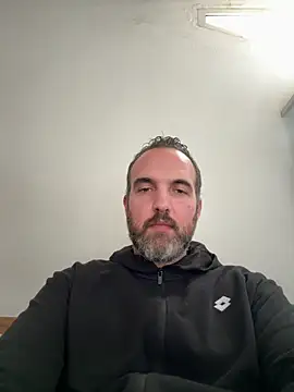 Snapshot of leon3875 chatting on 05-12-26, 03:40 leon3875 online show from 05-12-26, 03:40