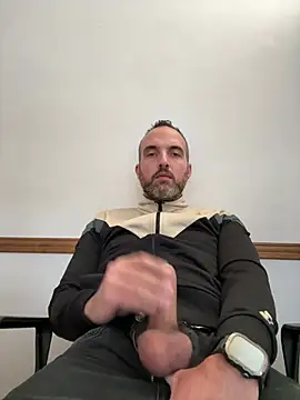 Snapshot of leon3875 chatting on 03-27-26, 03:35 leon3875 online show from 03-27-26, 03:35