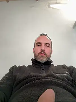 leon3875 online show from 06-18-26, 03:28