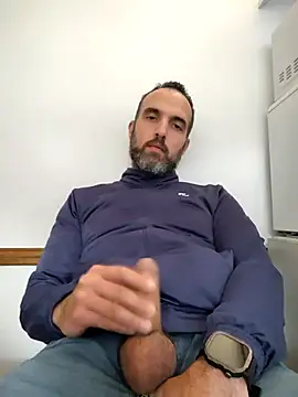 Snapshot of leon3875 chatting on 12-19-25, 03:25 leon3875 online show from 12-19-25, 03:25