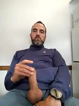 Snapshot of leon3875 chatting on 12-18-25, 03:27 leon3875 online show from 12-18-25, 03:27