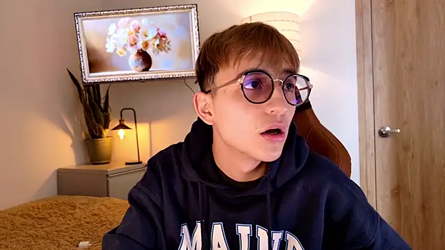 Mr evan1 online show from 11-18-25, 04:43