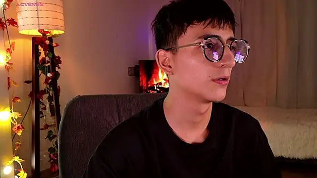 Snapshot of Mr_evan1 chatting on 02-19-25, 02:22 Mr evan1 online show from 02-19-25, 02:22