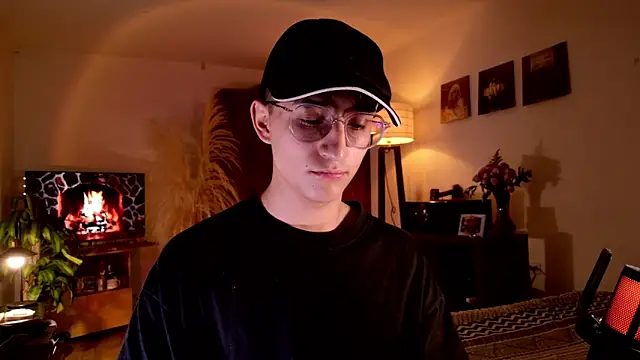 Snapshot of Mr_evan1 chatting on 10-11-25, 04:30 Mr evan1 online show from 10-11-25, 04:30