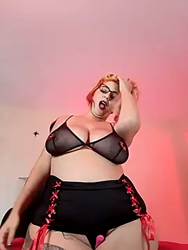 Escarlate4you  online show from 10-31-25, 10:56