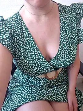 PetiteBrunette4 online show from 05-26-26, 02:37