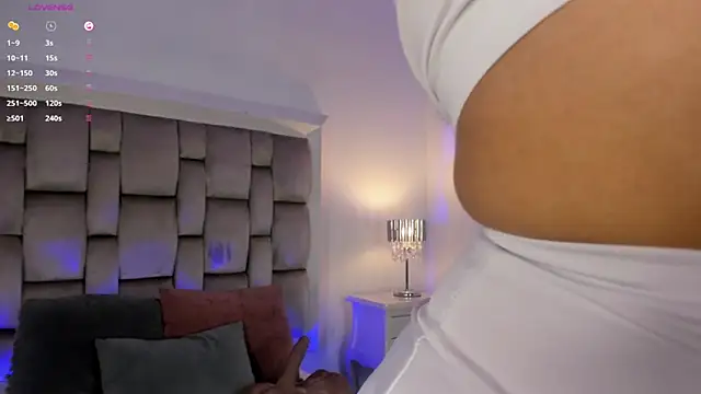 Snapshot of Mara_Betancurt chatting on 02-18-25, 03:53 Mara Betancurt online show from 02-18-25, 03:53