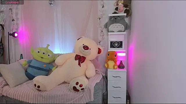 Snapshot of _dayana_miler chatting on 07-13-26, 03:22 dayana miler online show from 07-13-26, 03:22