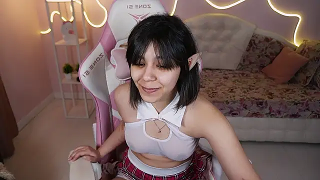 Snapshot of Triss_Moon chatting on 03-18-25, 06:50 Triss Moon online show from 03-18-25, 06:50