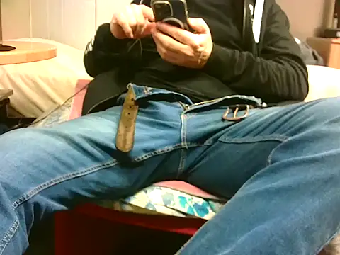 Snapshot of Giulio35_Pika chatting on 02-15-26, 04:39 Giulio35 Pika online show from 02-15-26, 04:39