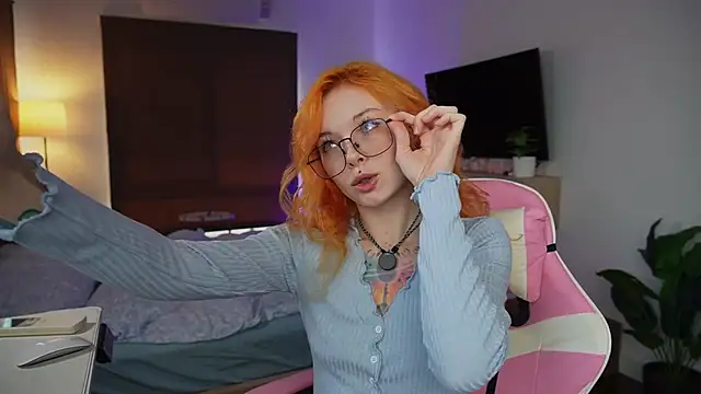 Snapshot of juicyshow_ chatting on 09-13-25, 02:44 juicyshow  online show from 09-13-25, 02:44