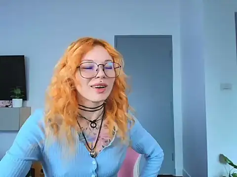 Snapshot of juicyshow_ chatting on 09-16-25, 02:23 juicyshow  online show from 09-16-25, 02:23