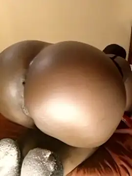 Snapshot of Misskhalifa_ chatting on 02-16-26, 12:20 Misskhalifa online show from 02-16-26, 12:20