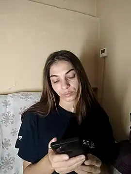 Snapshot of AntoniaHottie chatting on 10-08-25, 06:37 AntoniaHottie online show from 10-08-25, 06:37