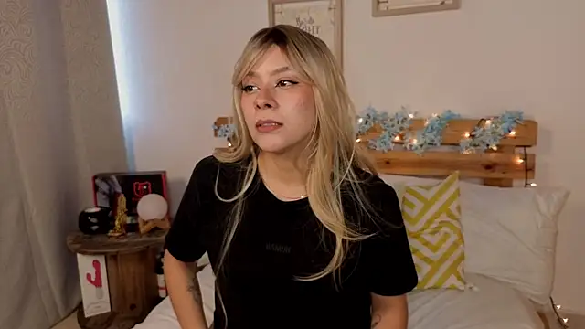 LucyMoanss online show from 05-14-26, 09:23