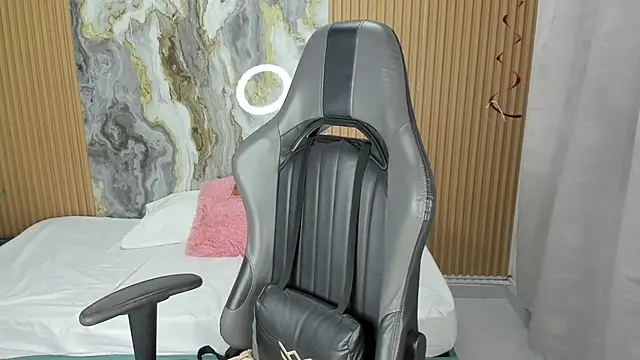 Lili 16 online show from 11-15-25, 11:03