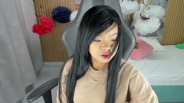 Lili 16 online show from 09-15-25, 11:10