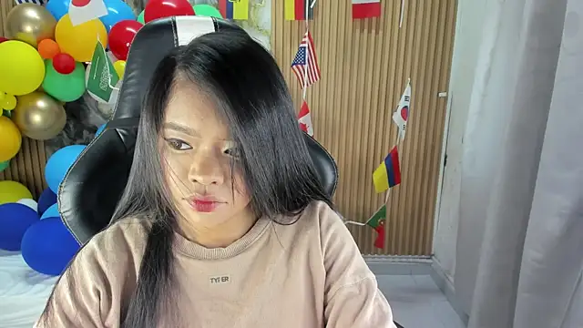 Lili 16 online show from 06-30-26, 11:10