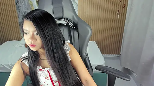 Lili 16 online show from 11-27-25, 11:10