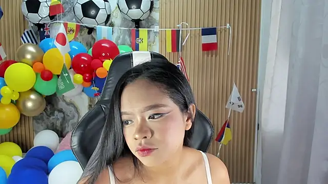 Lili 16 online show from 06-29-26, 11:10