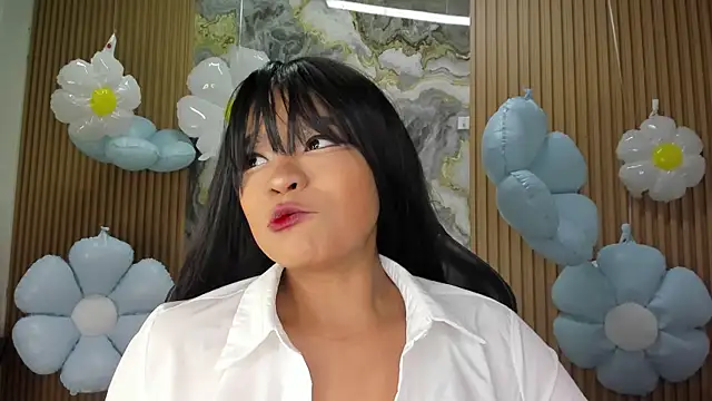 Lili 16 online show from 05-15-26, 11:08